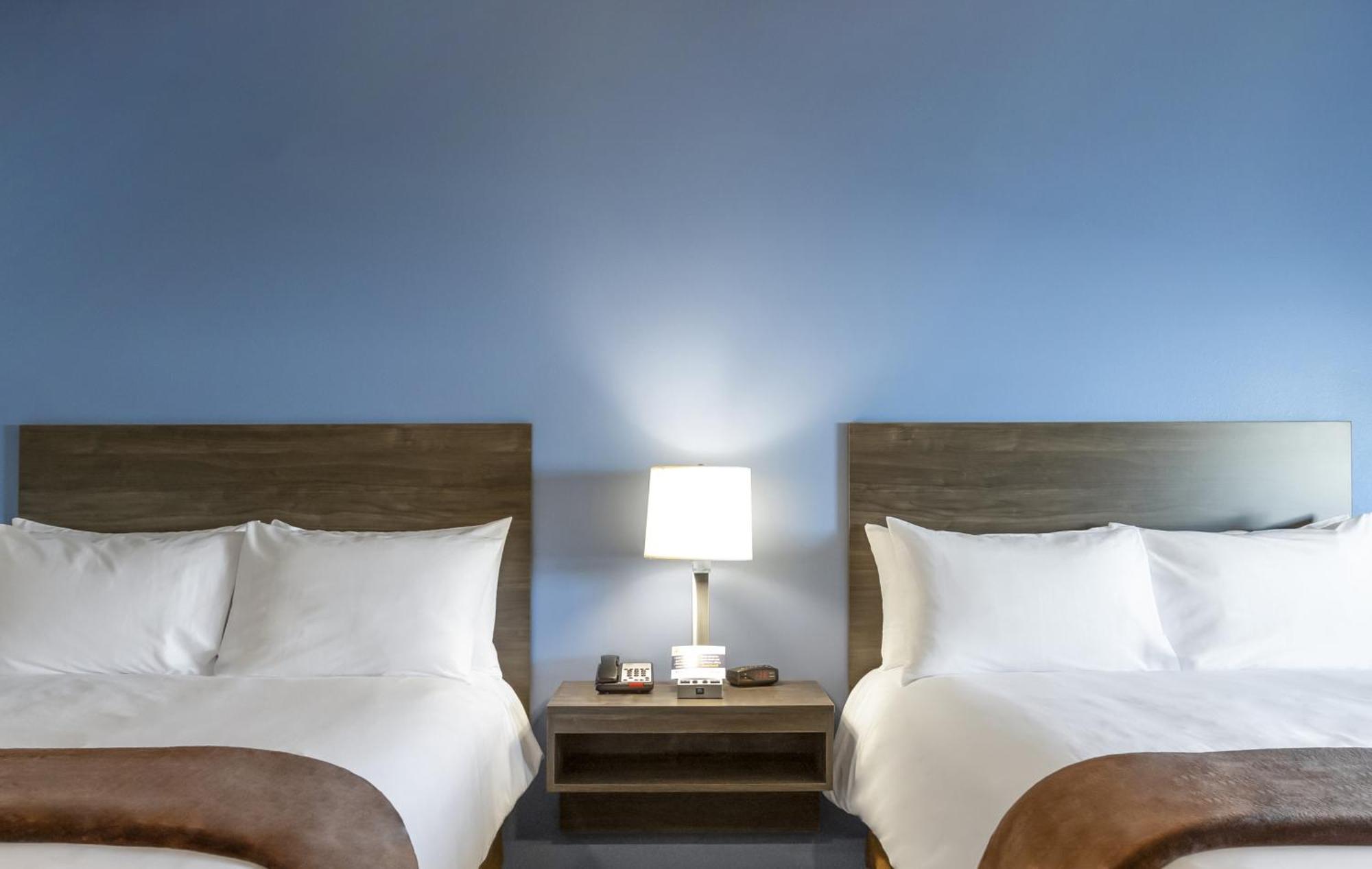 My Place Hotel-Randolph, Vt Bagian luar foto