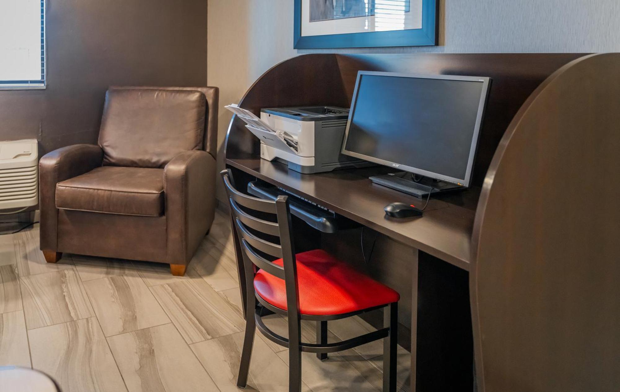 My Place Hotel-Randolph, Vt Bagian luar foto