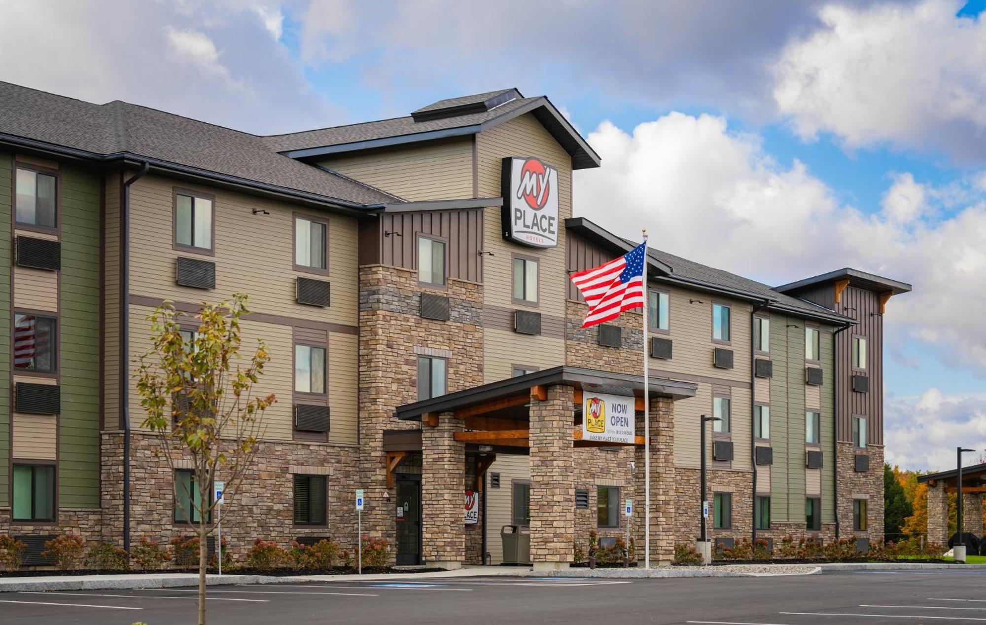 My Place Hotel-Randolph, Vt Bagian luar foto