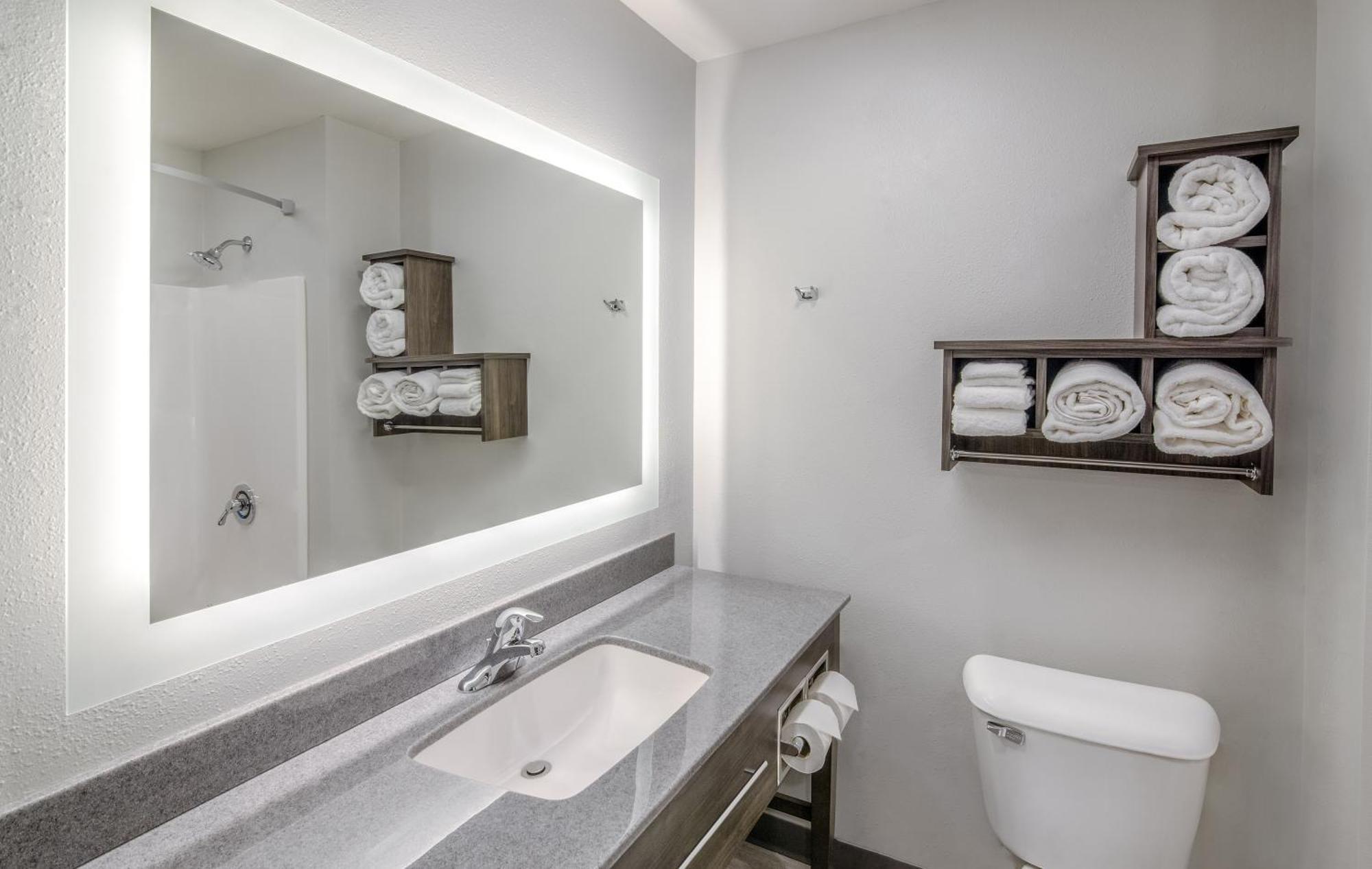 My Place Hotel-Randolph, Vt Bagian luar foto